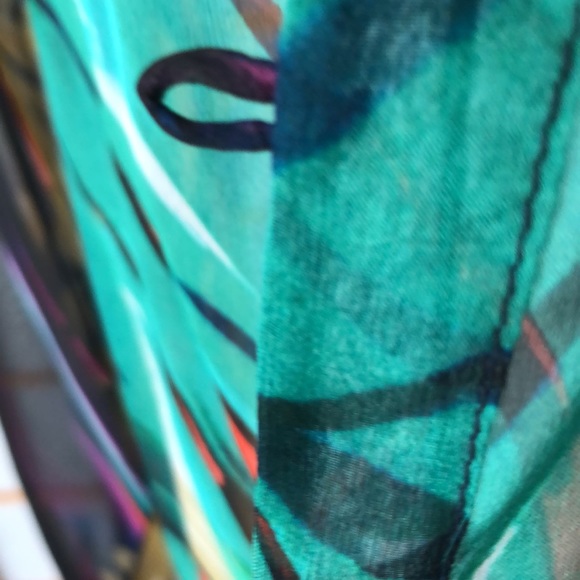 Salvatore Ferragamo Silk Sheer blouse, hardly worn size 38 4/6 mixed colors - Picture 7 of 12